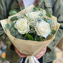Букет цветов из:  Розы в Омске
